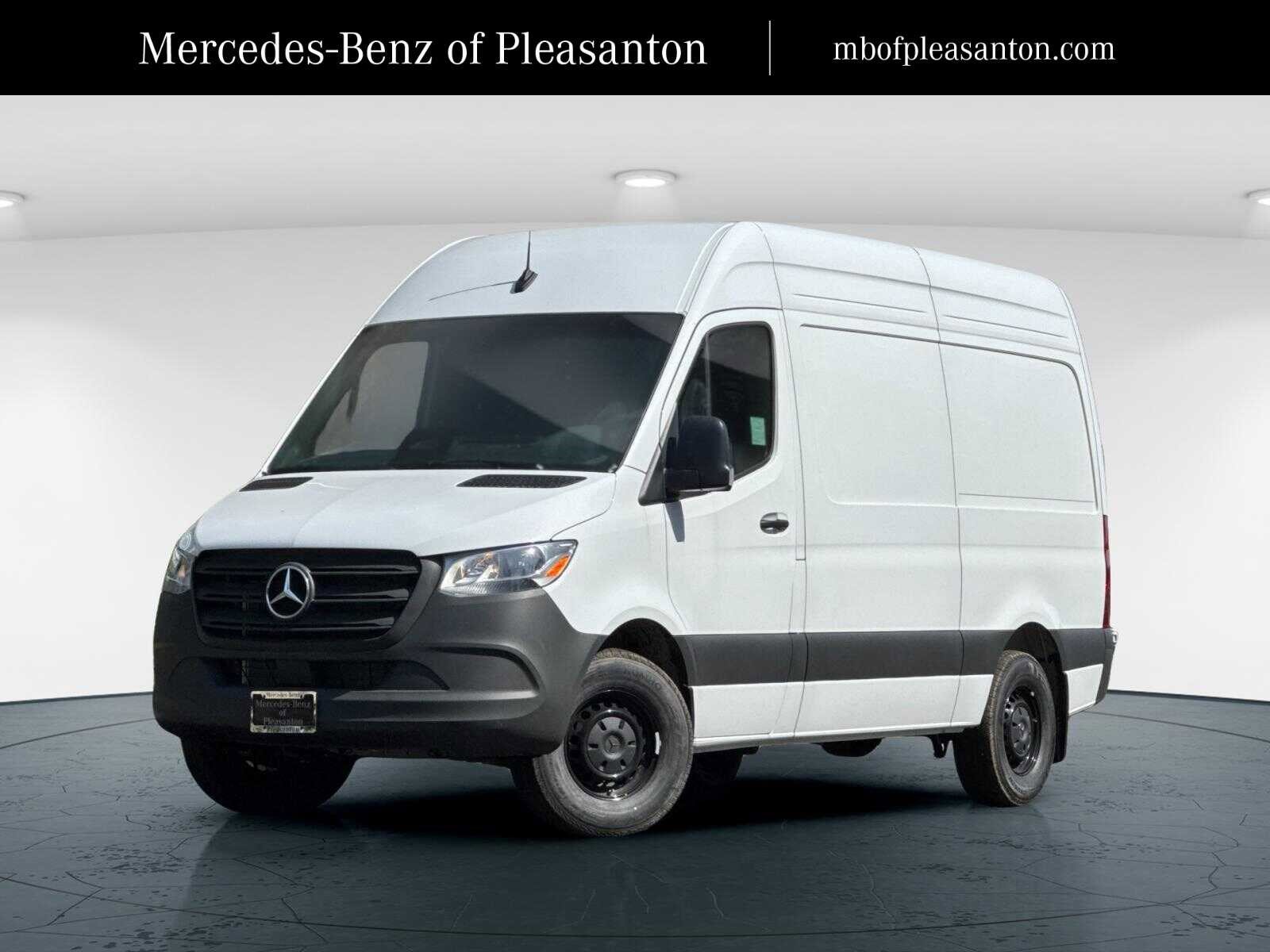 2025 Mercedes-Benz Sprinter Cargo Van Base's photo
