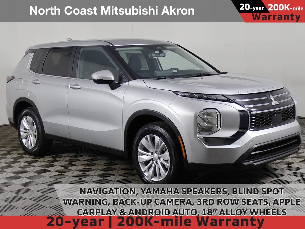 2025 Mitsubishi Outlander ES's photo