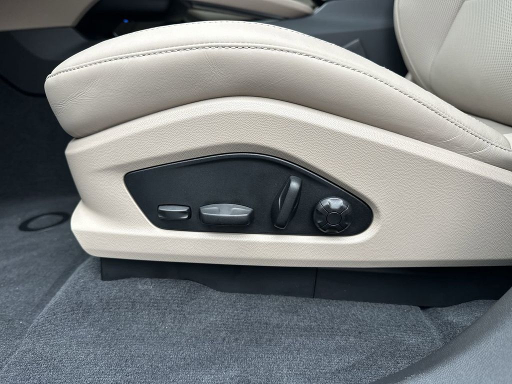 2025 Porsche Macan Electric 4 photo 16