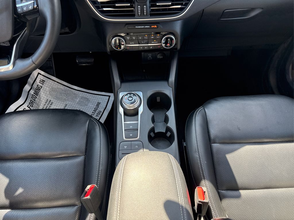 2022 Ford Escape SEL photo 18