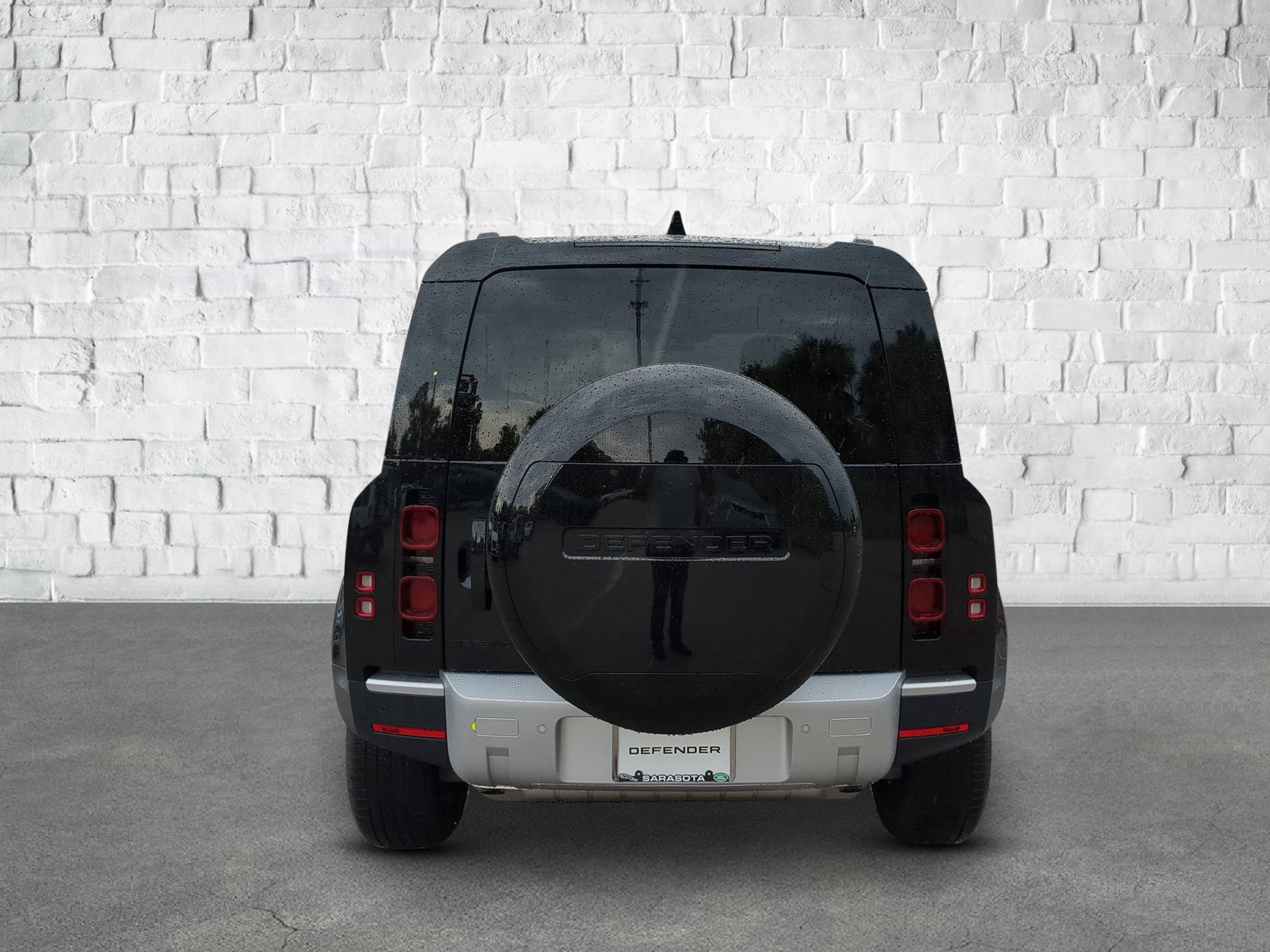 2025 Land Rover Defender 110 S photo 2