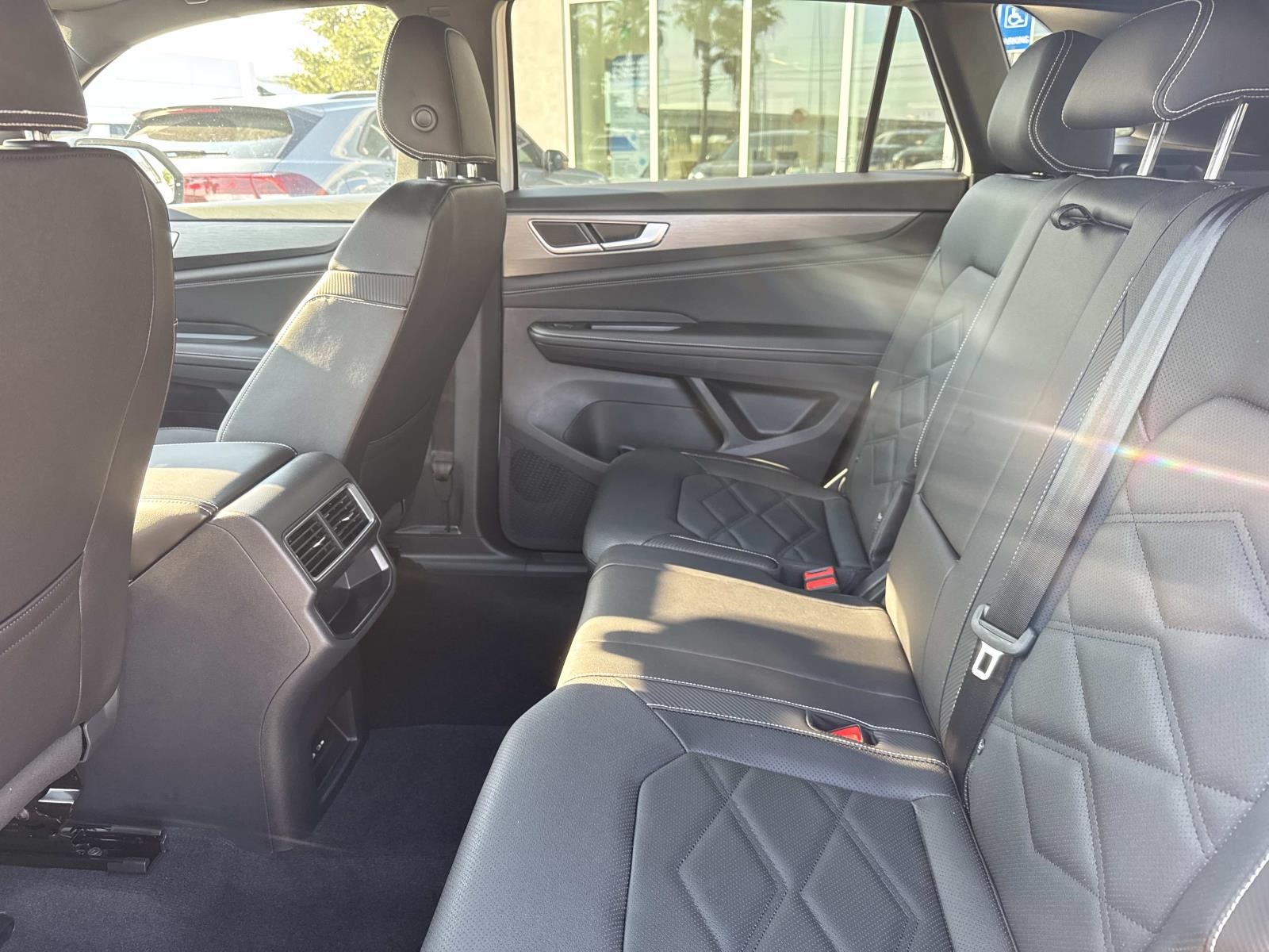 2026 Volkswagen Atlas Cross Sport SE photo 4