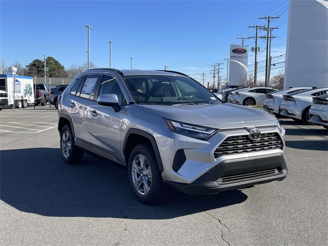 2025 Toyota RAV4 XLE's photo