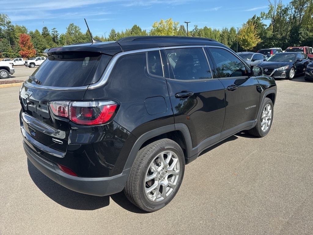 2022 Jeep Compass Latitude Lux photo 2