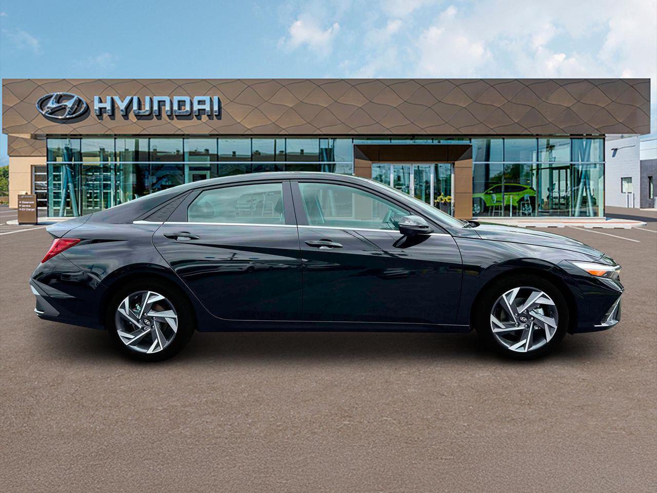 2025 Hyundai Elantra Limited photo 9