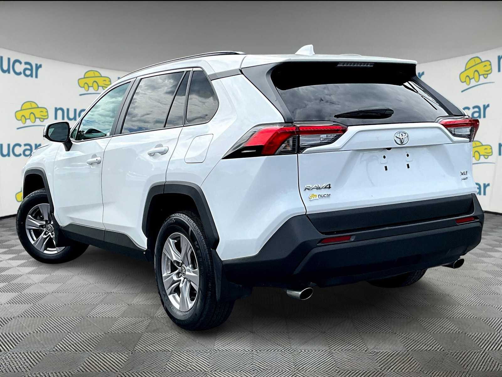 2023 Toyota RAV4 XLE photo 4