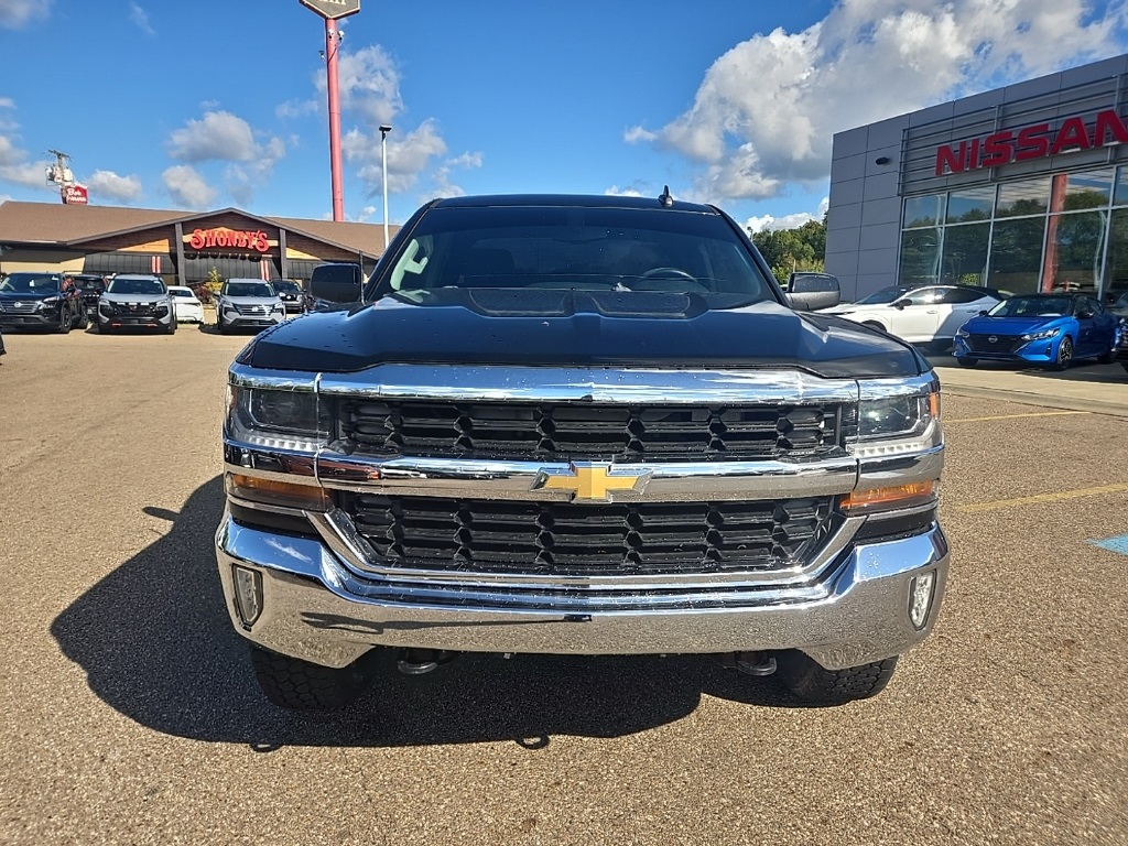 2016 Chevrolet Silverado 1500 LT photo 2