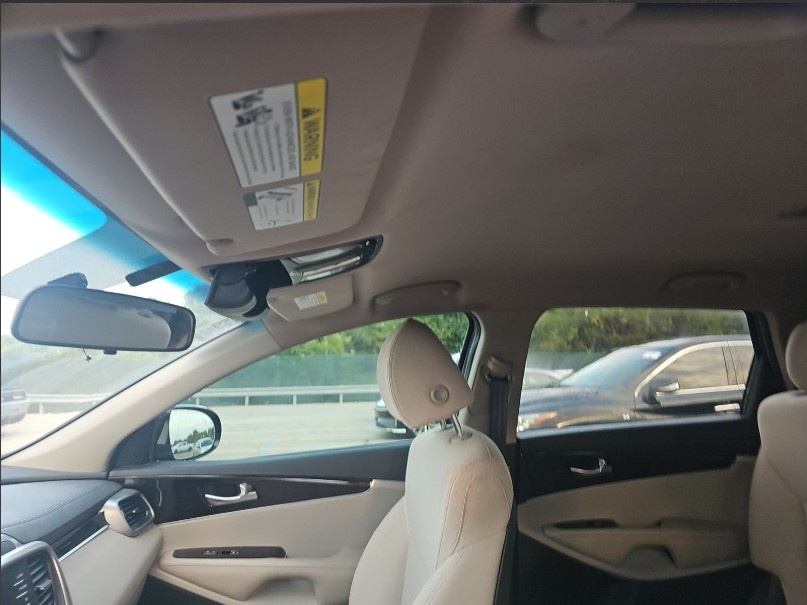 2020 Kia Sorento S photo 13