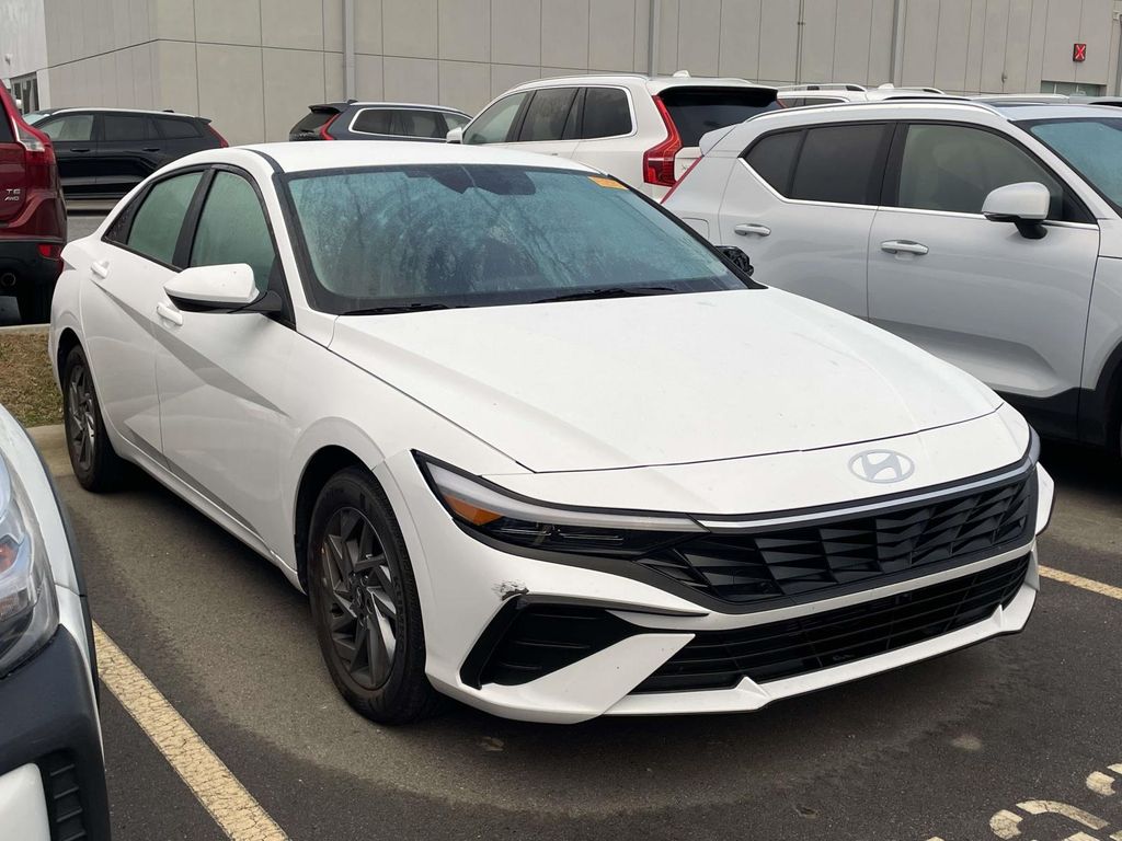 2025 Hyundai Elantra Blue's photo