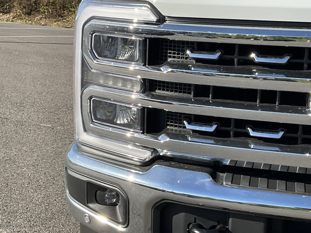 2026 Ford F-350 Lariat photo 2