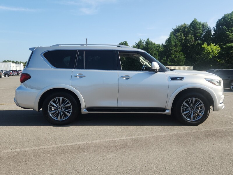 2021 Infiniti QX80 Luxe photo 2