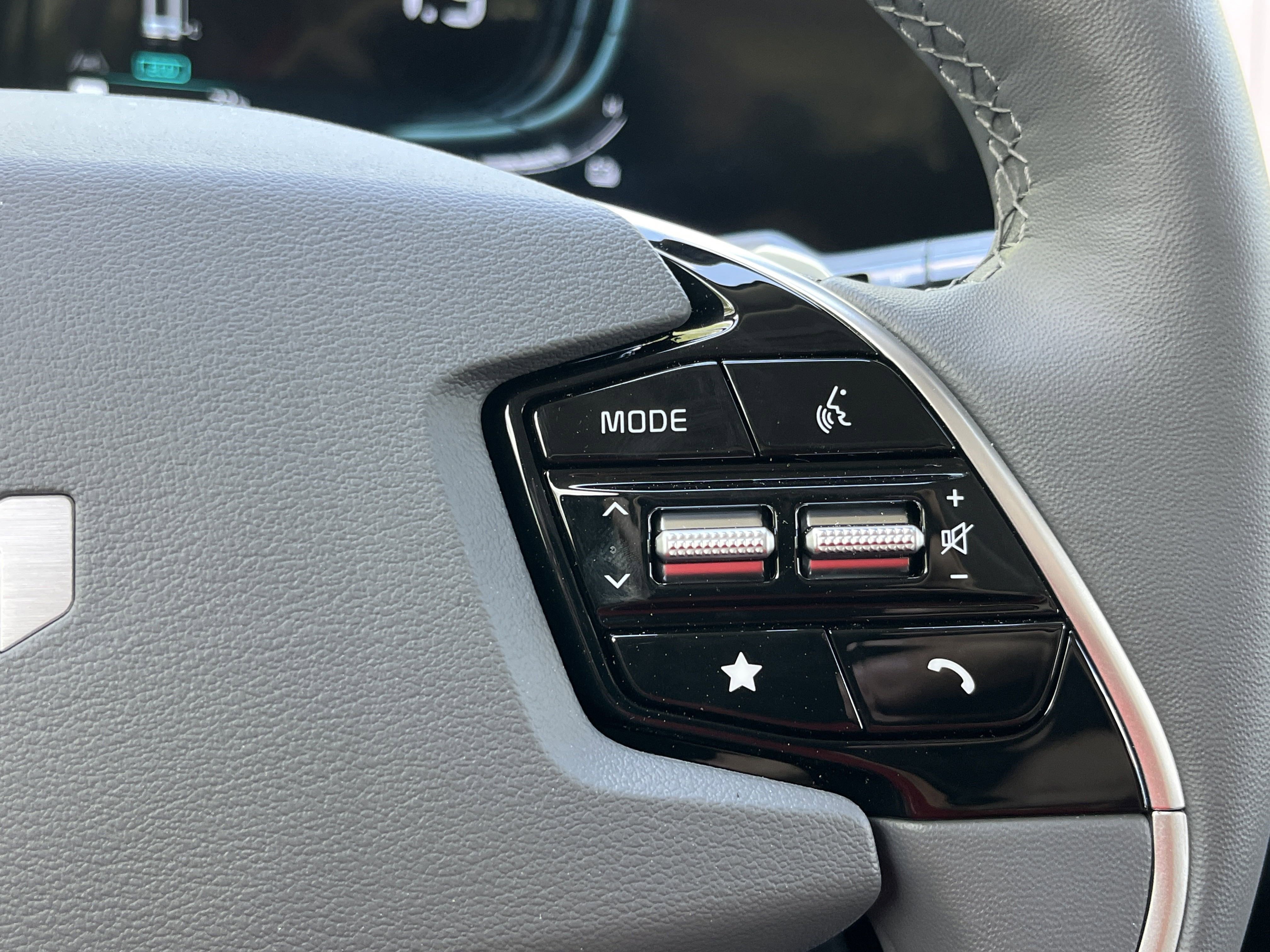 2025 Kia Niro SX Touring photo 11