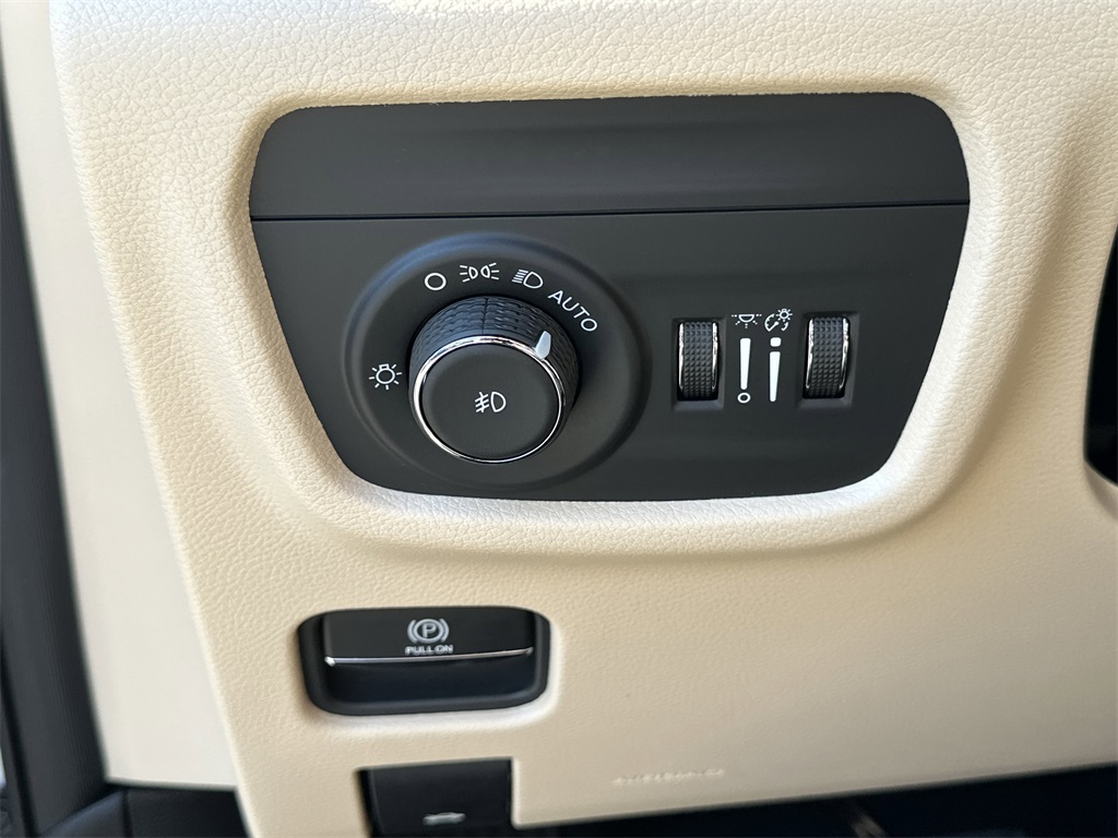 2025 Jeep Grand Cherokee Limited photo 22