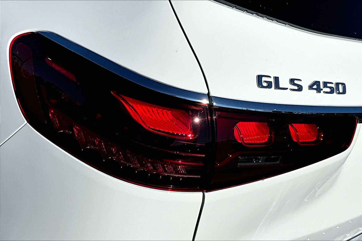 2025 Mercedes Benz GLS 450 4MATIC photo 13