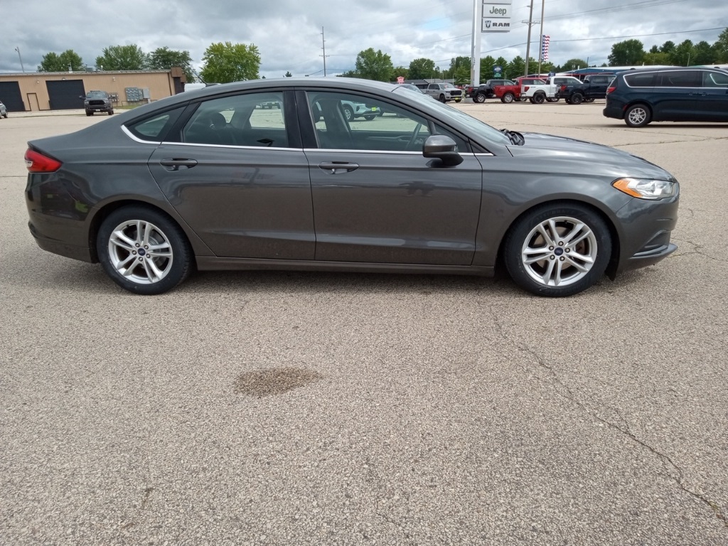 2018 Ford Fusion SE photo 4