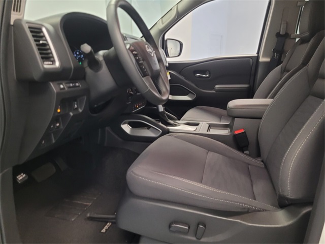 2024 Nissan Frontier SV Crew Cab photo 4