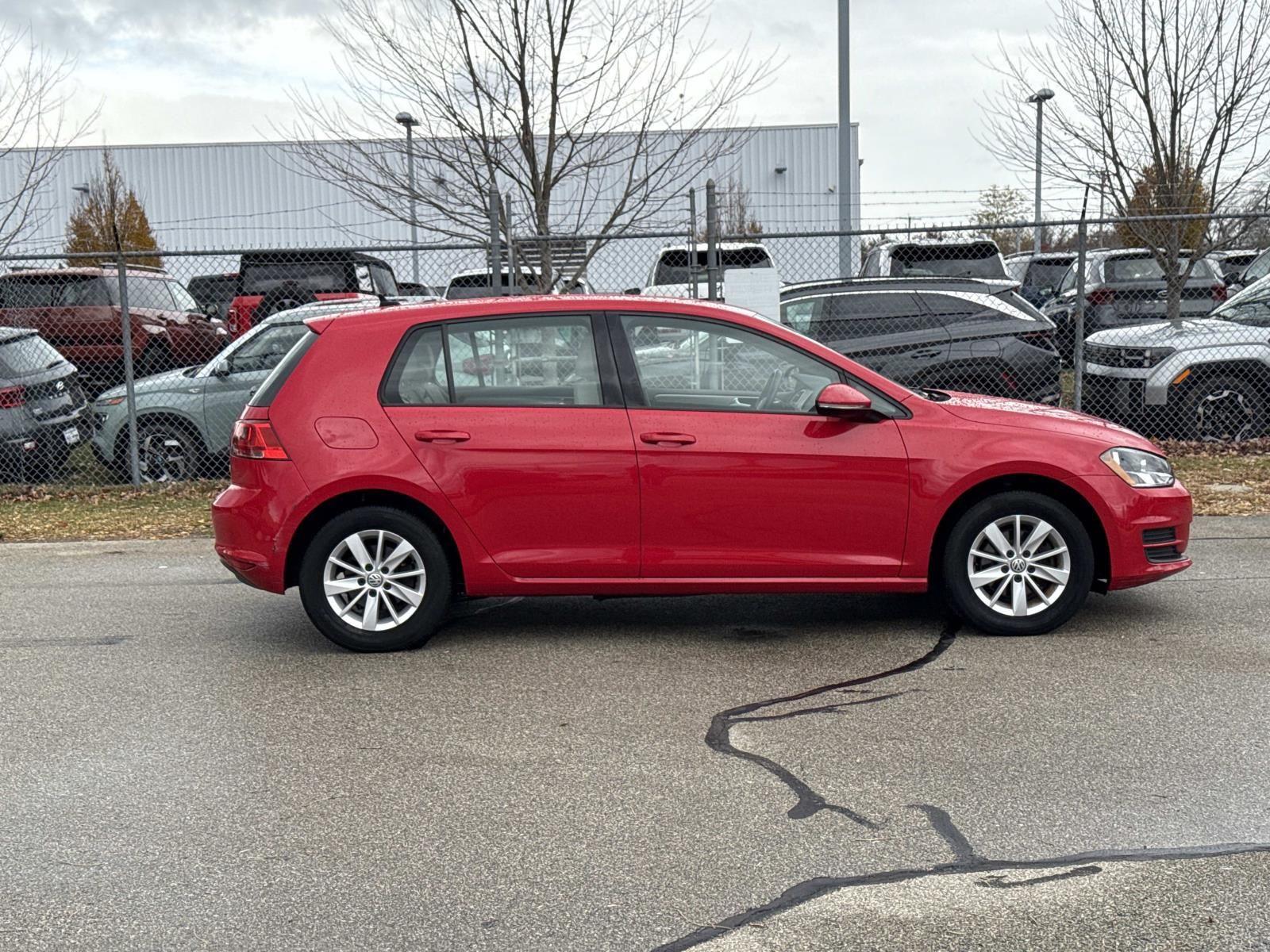 2016 Volkswagen Golf TSI S photo 4