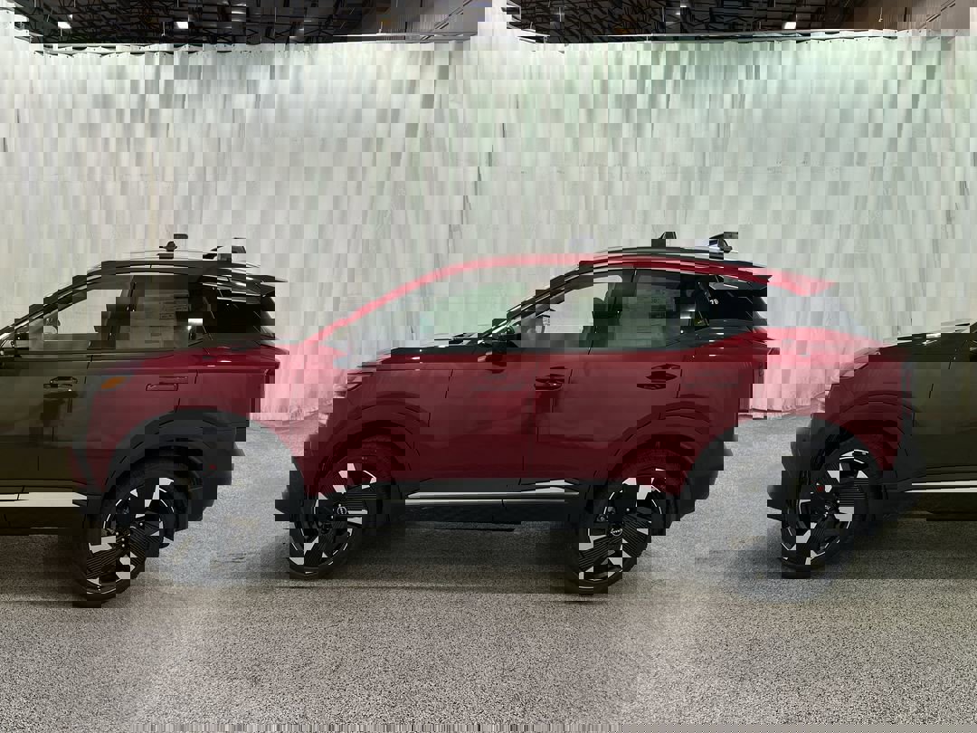 2026 Nissan Kicks SR photo 4