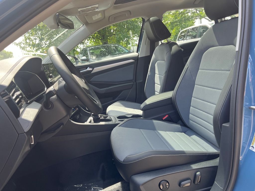 2025 Volkswagen Jetta 1.5T SE photo 3