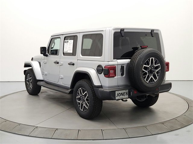 2024 Jeep Wrangler Sahara photo 5