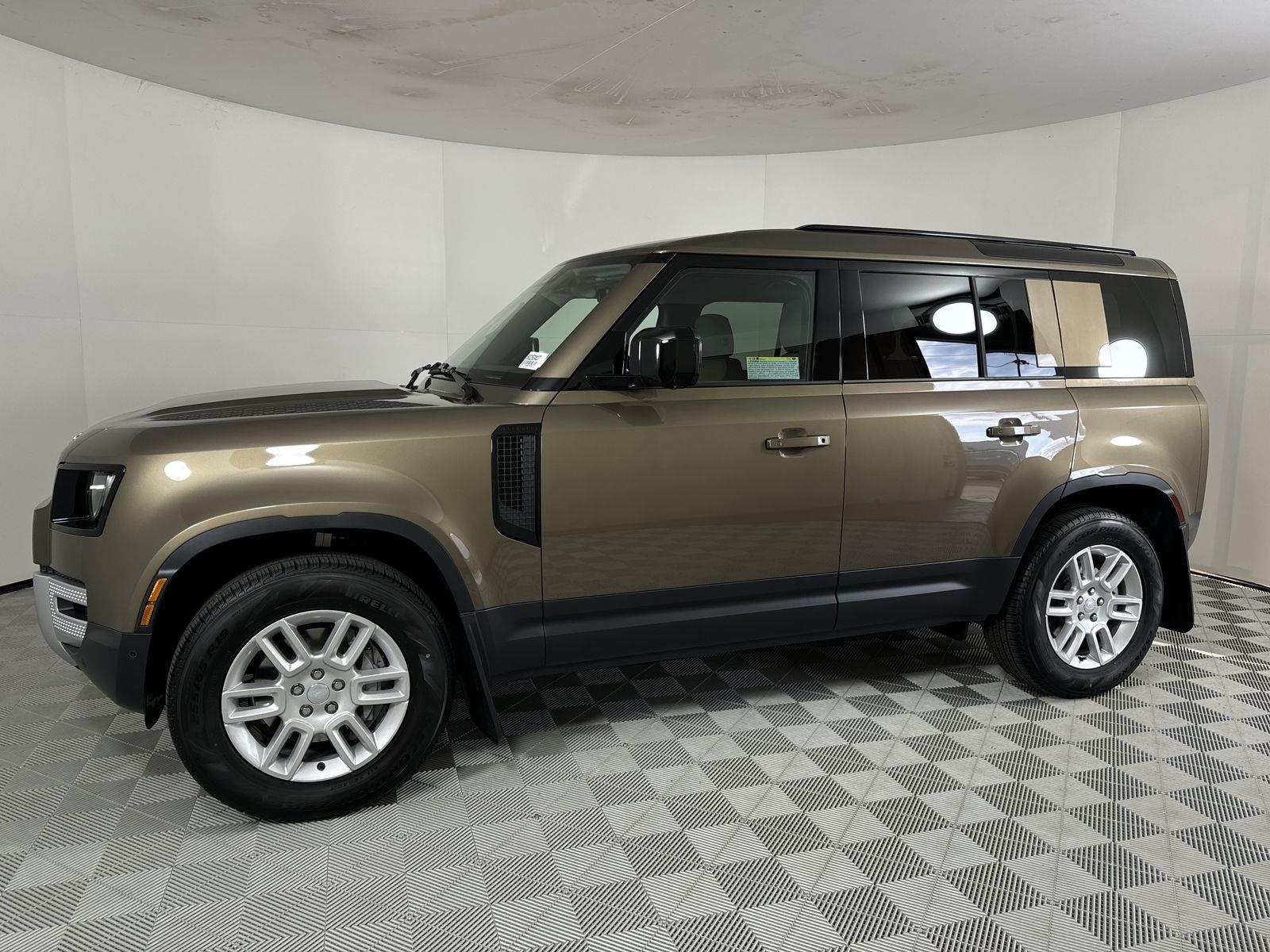 2025 Land Rover Defender 110 S photo 2