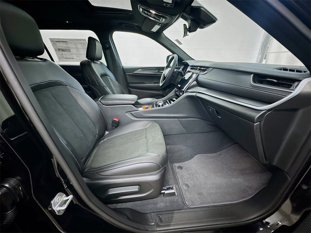 2025 Jeep Grand Cherokee Altitude X photo 26