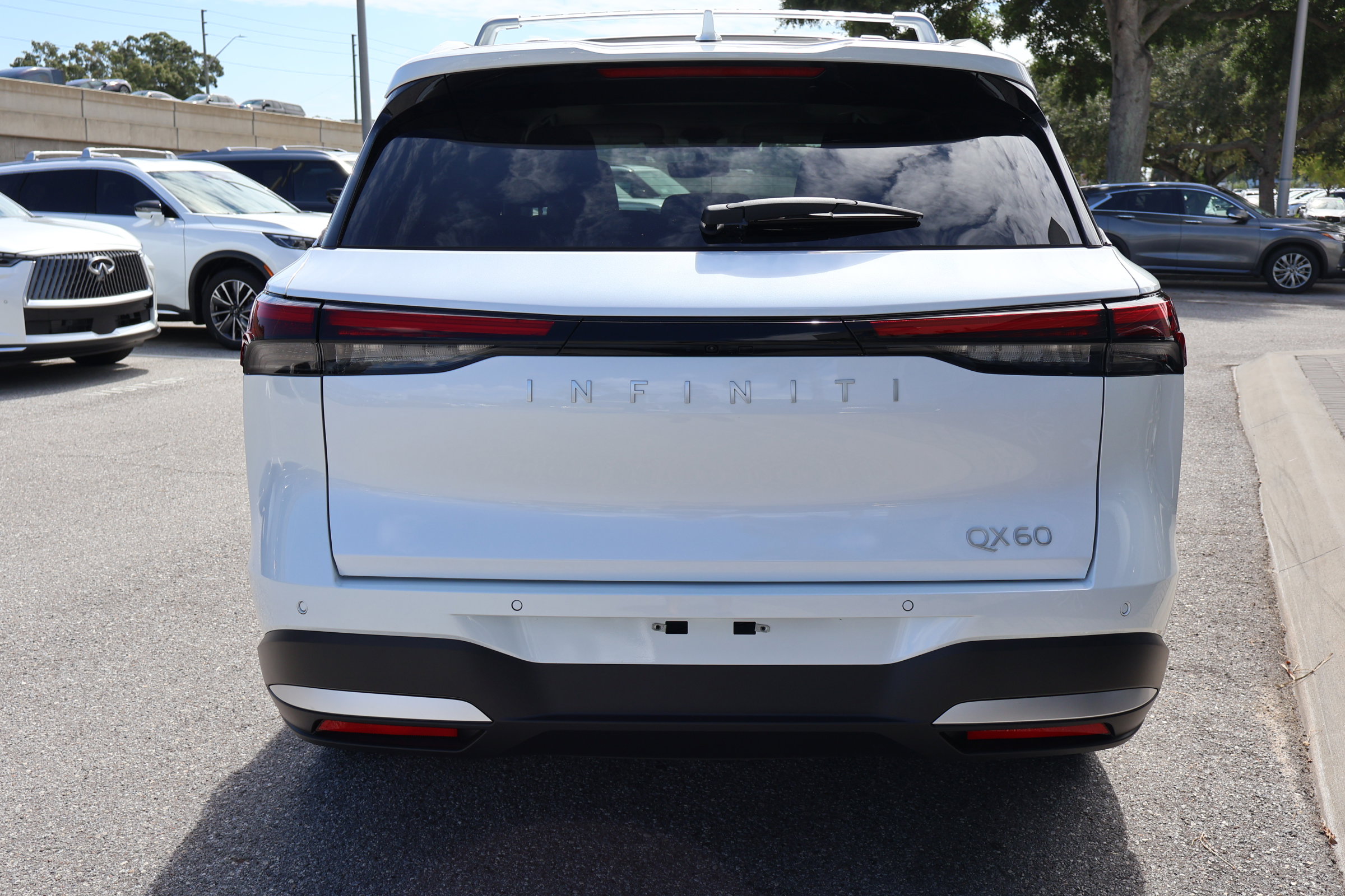 2026 Infiniti QX60 Luxe photo 4