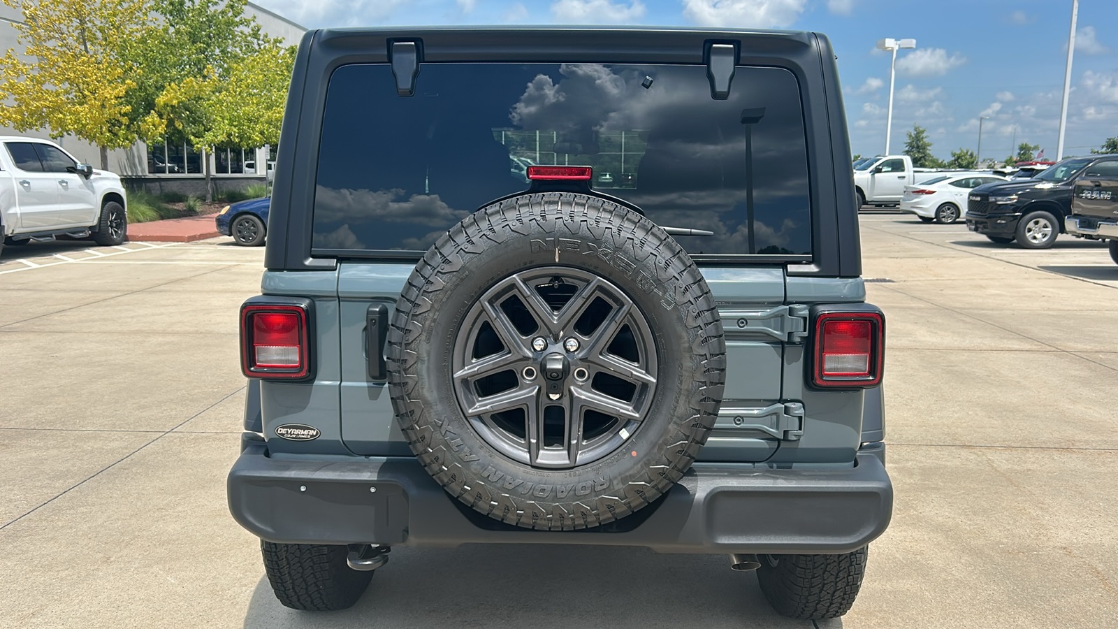 2025 Jeep Wrangler Sport S photo 4