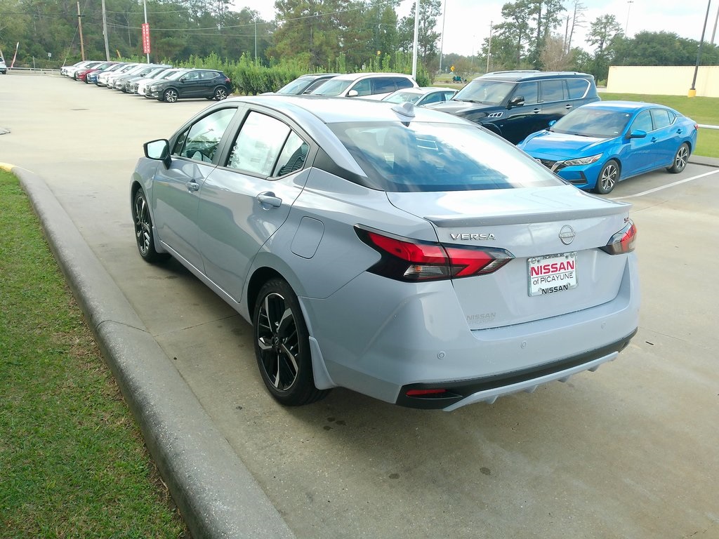 2025 Nissan Versa SR photo 5