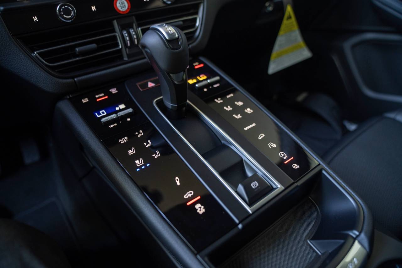 2025 Porsche Macan S photo 21