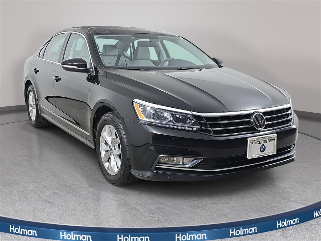 2016 Volkswagen Passat S photo 3