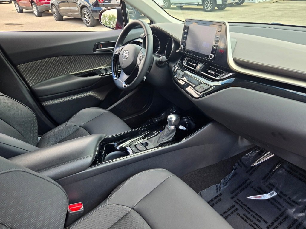 2022 Toyota C-HR XLE photo 5