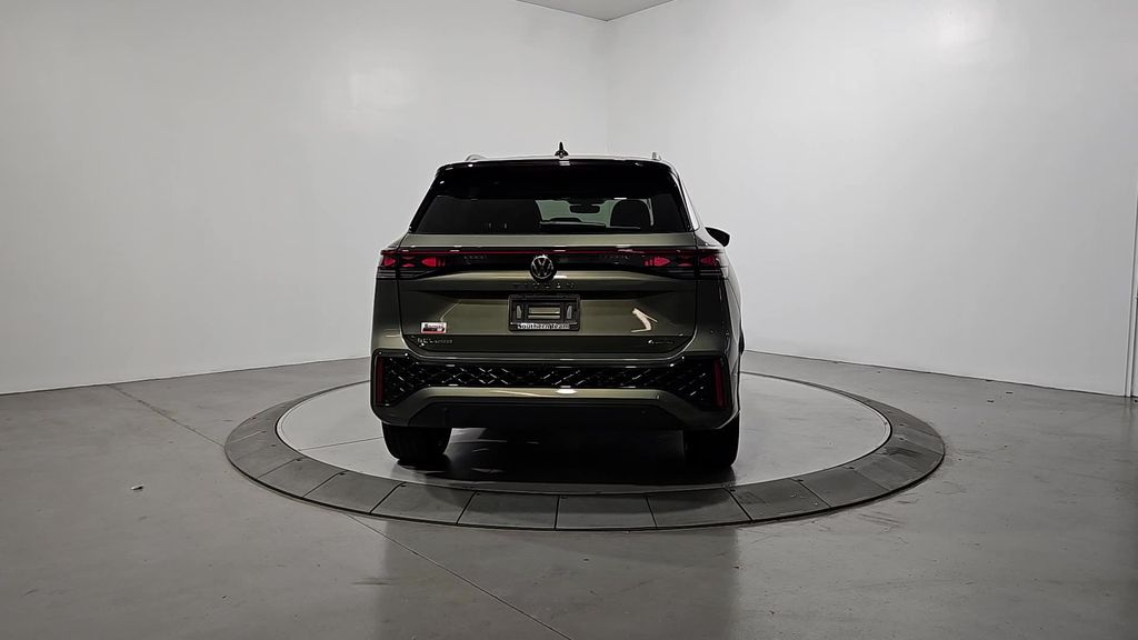 2026 Volkswagen Tiguan SEL R-Line photo 4