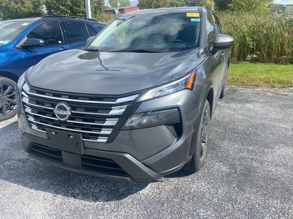 2024 Nissan Rogue SV photo 3