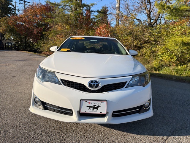 2014 Toyota Camry SE photo 2