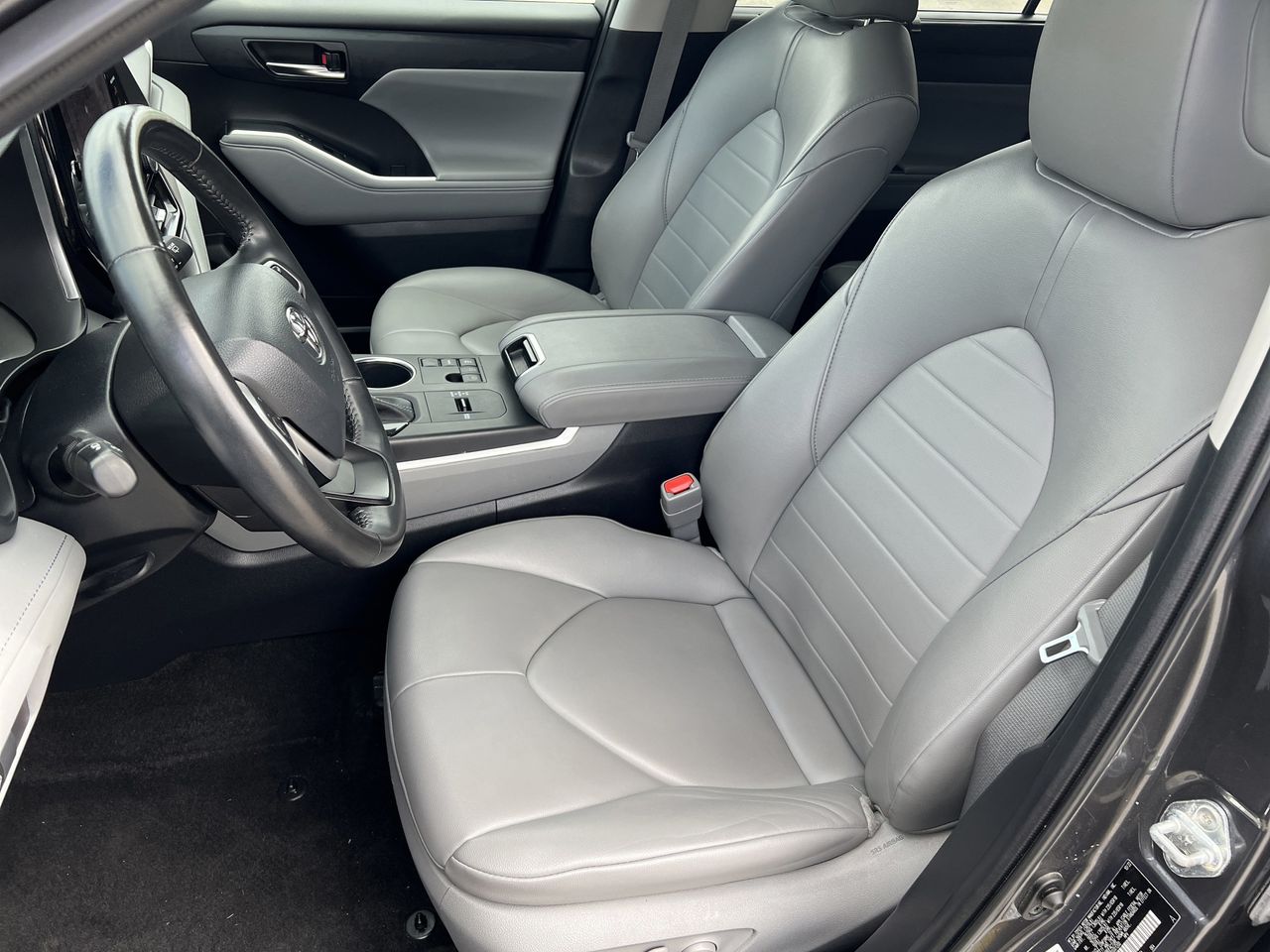 2023 Toyota Highlander XLE photo 3