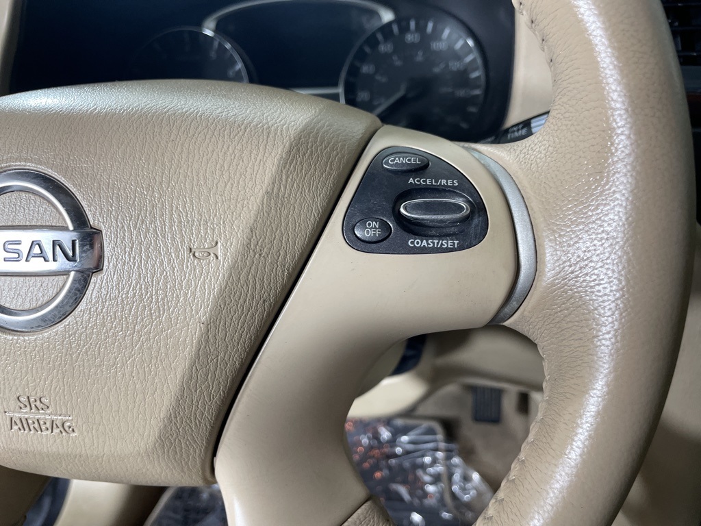 2014 Nissan Pathfinder SL photo 18
