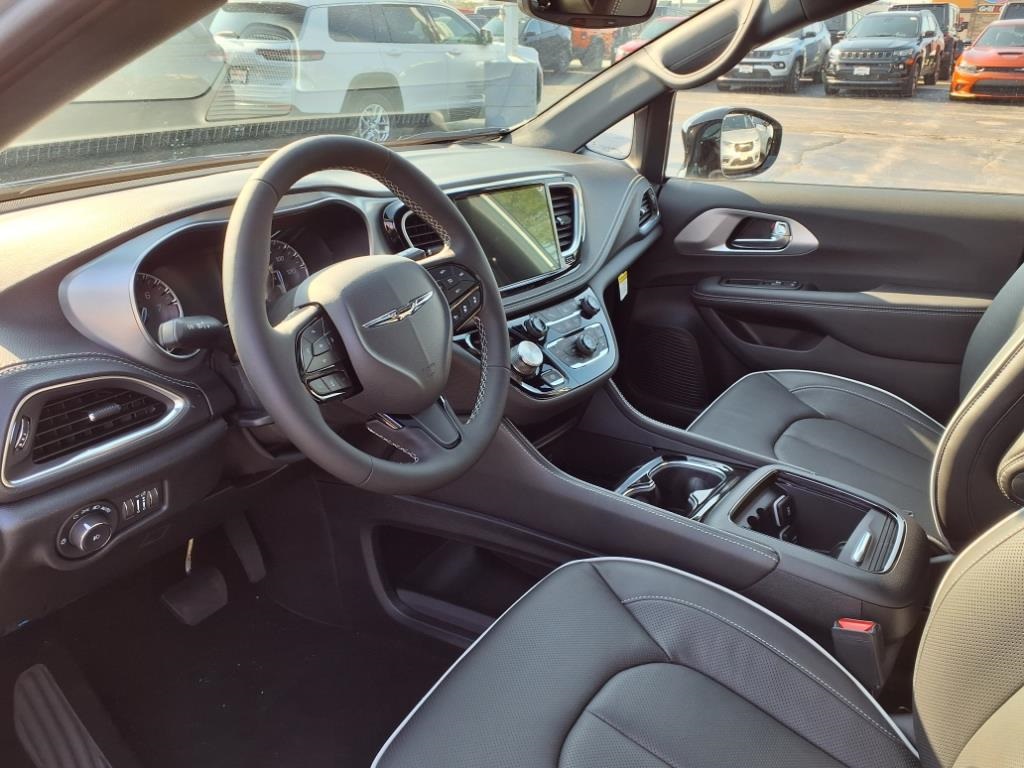 2026 Chrysler Pacifica Limited photo 8