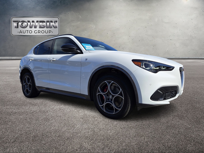 2024 Alfa Romeo Stelvio Ti photo 2