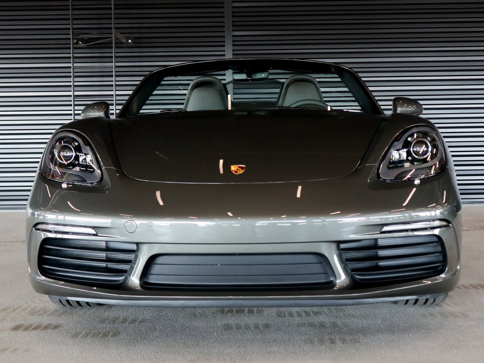 New 2025 Aventurine Green Metallic Porsche  image 8