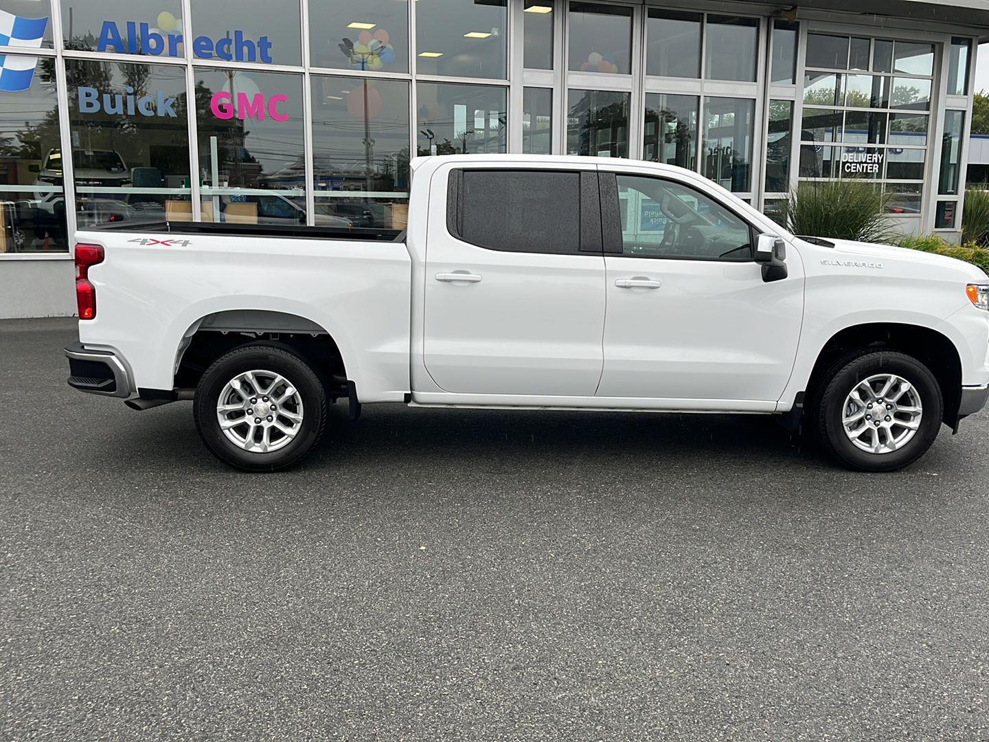 2022 Chevrolet Silverado 1500 LT photo 5