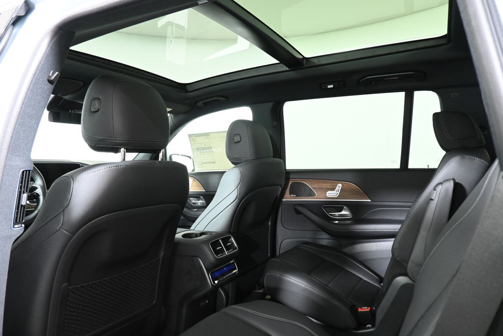 2025 Mercedes Benz GLS 450 4MATIC photo 24