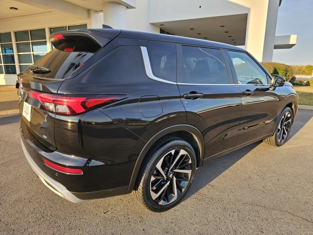 2024 Mitsubishi Outlander SE photo 3