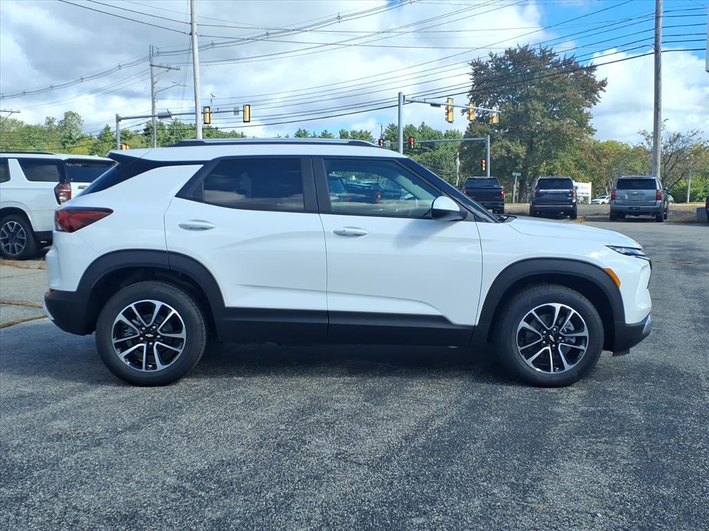 2026 Chevrolet Trailblazer LT photo 2