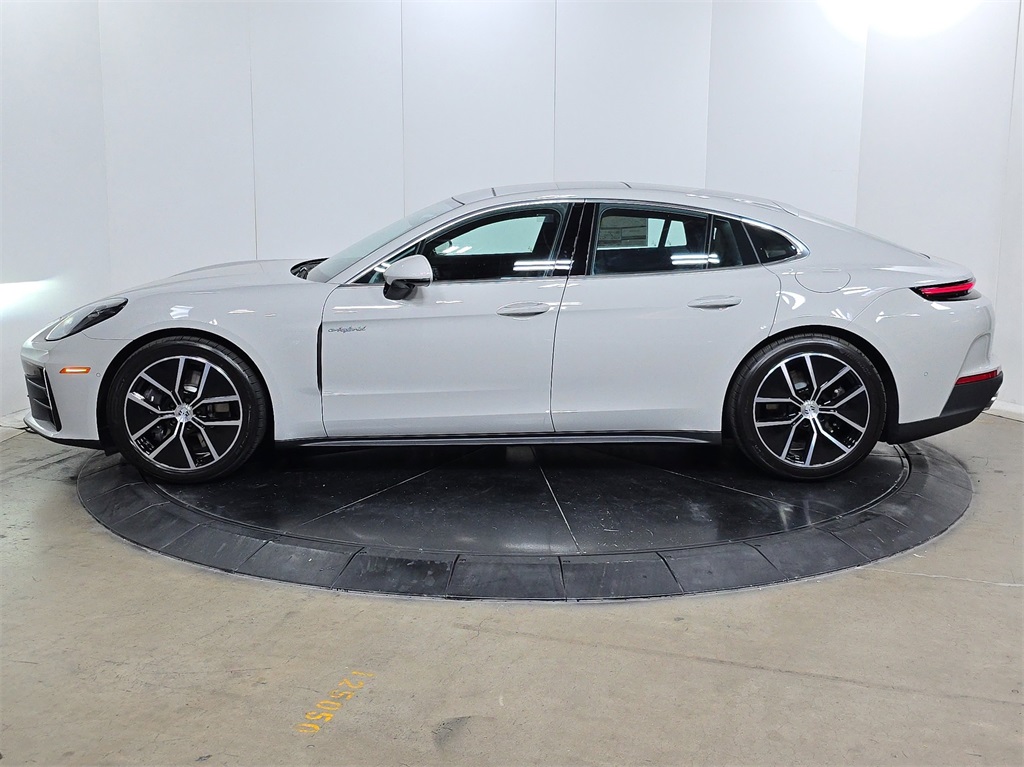 2026 Porsche Panamera E-Hybrid 4 photo 10
