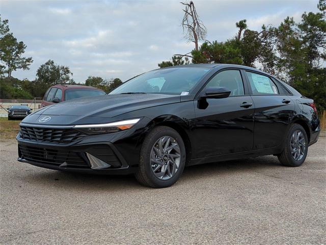 2026 Hyundai Elantra Blue SEL Sport photo 2