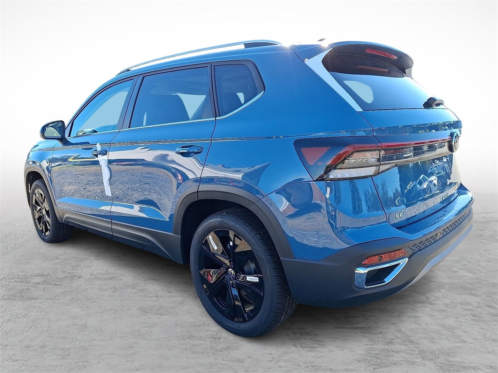 2025 Volkswagen Taos SE photo 2