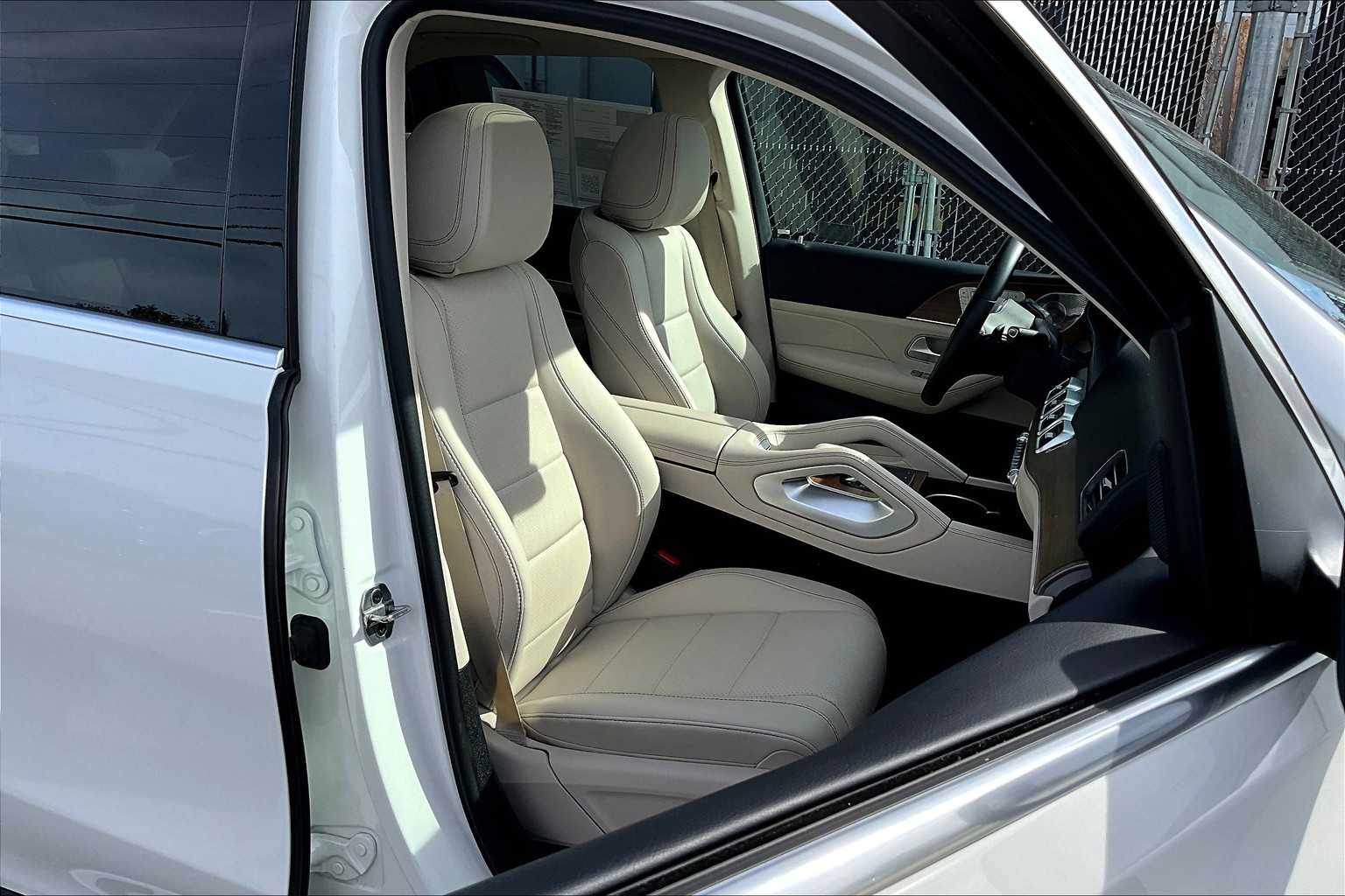 2023 Mercedes Benz GLE 350 4MATIC photo 4