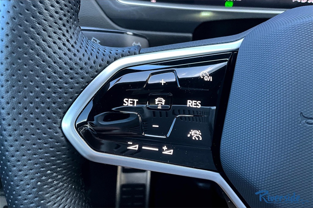 2024 Volkswagen Tiguan SE R-Line Black photo 9