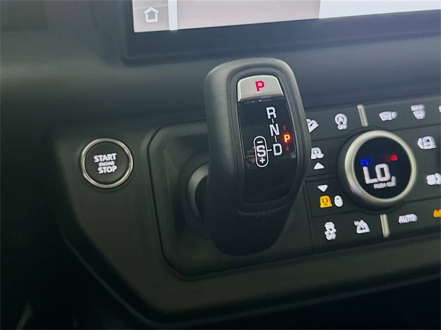 2025 Land Rover Defender 110 X-Dynamic SE photo 16